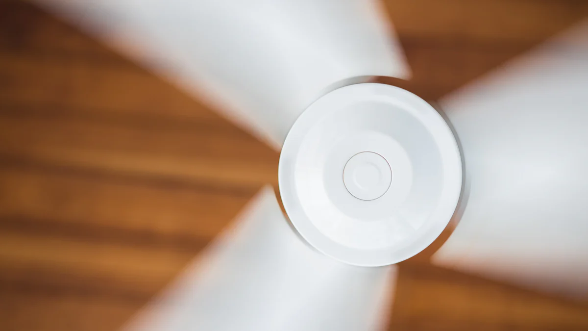 Comment fonctionne un ventilateur de plafond pour repousser les moustiques?