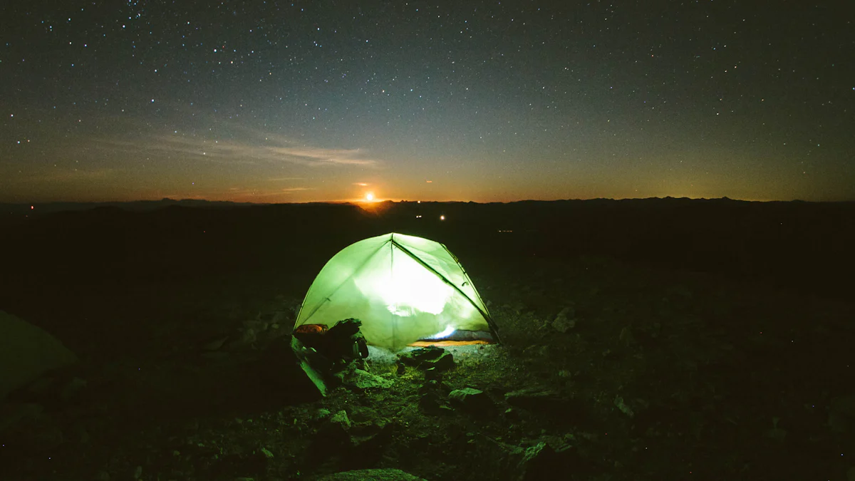 Napenergiával működő kempinglámpák