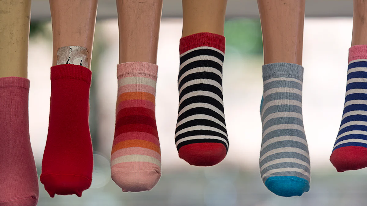 Men's Socks Showdown: 100% Cotton vs Blended Fabric