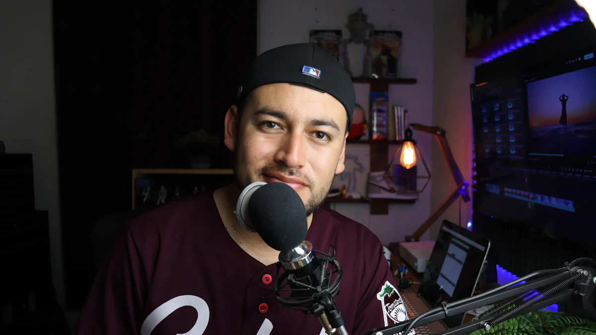 Choisir le bon matériel et logiciel pour lancer un podcast de marque en 2024