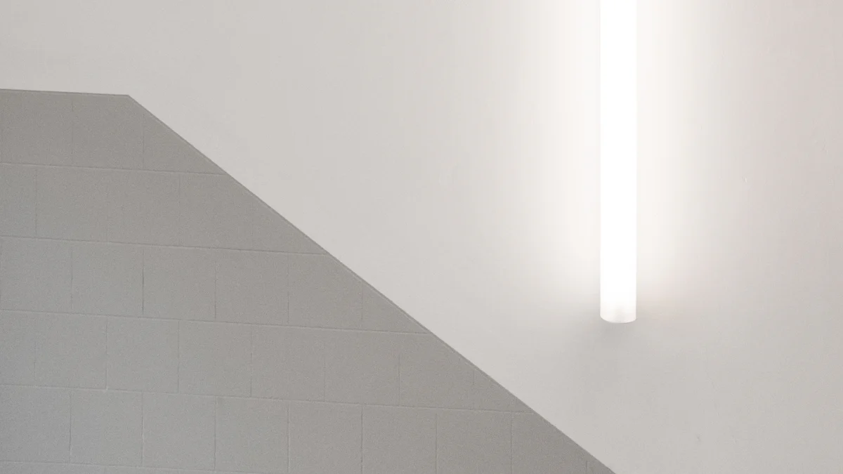 Kako namestiti brezvrvične LED vgradne luči: vodnik po korakih