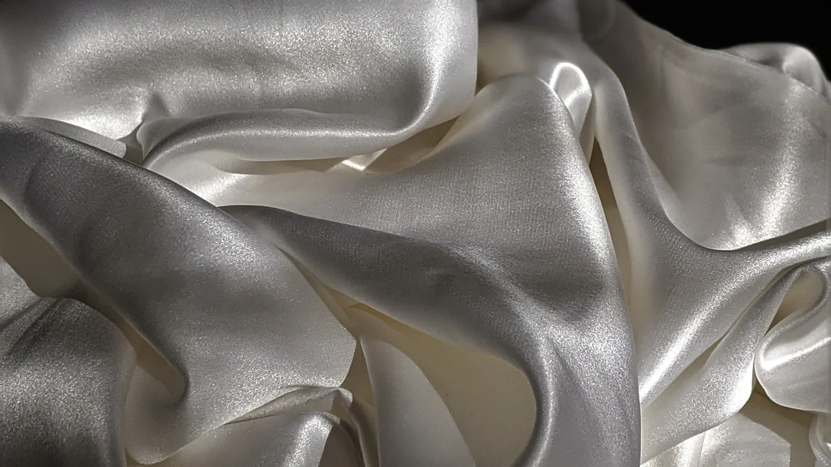 Does 100% polyester pillowcase feel like silk?