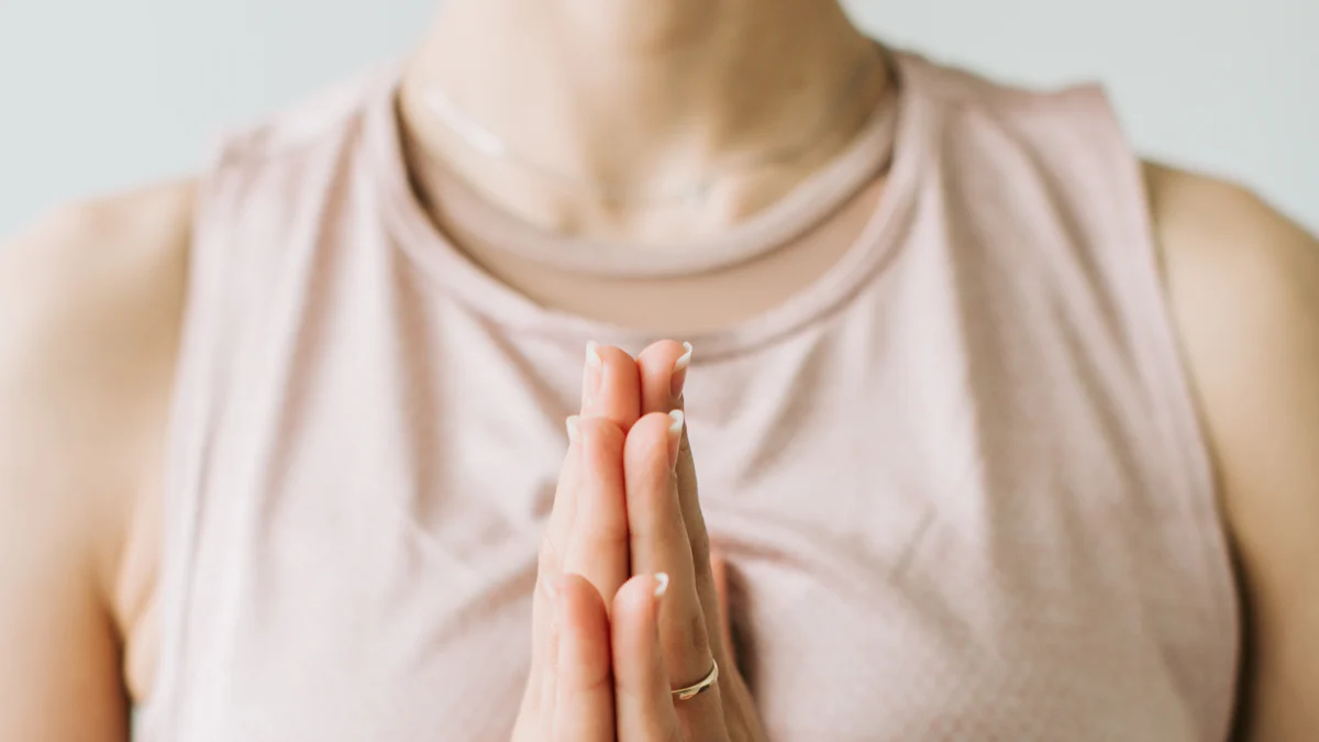 Guía Práctica para Realizar Mudras en Yoga