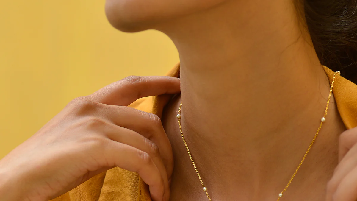 Guide to Choosing the Perfect 18k Gold Necklace for Your Style