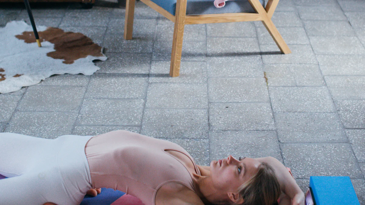 Esercizi di Yoga sulla Sedia per una Postura Migliore