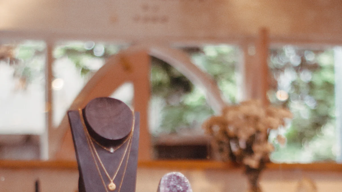 Top Tips for Customizing Your Jewelry Showcase
