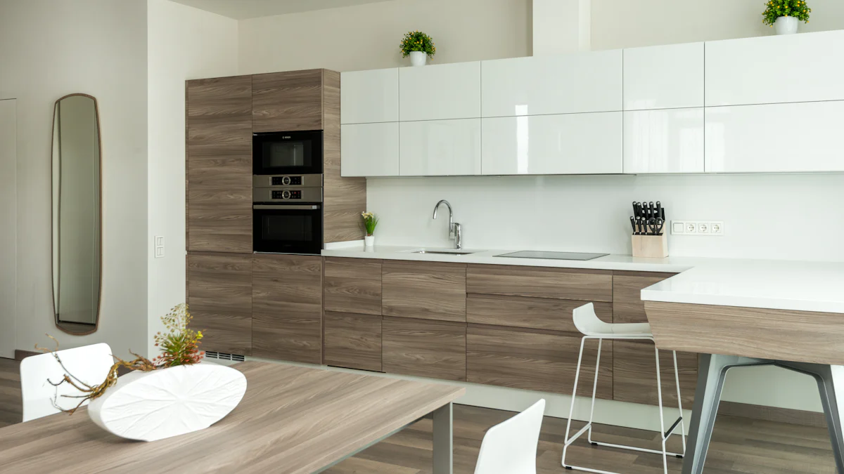 De qué color poner los electrodomésticos en una cocina blanca​