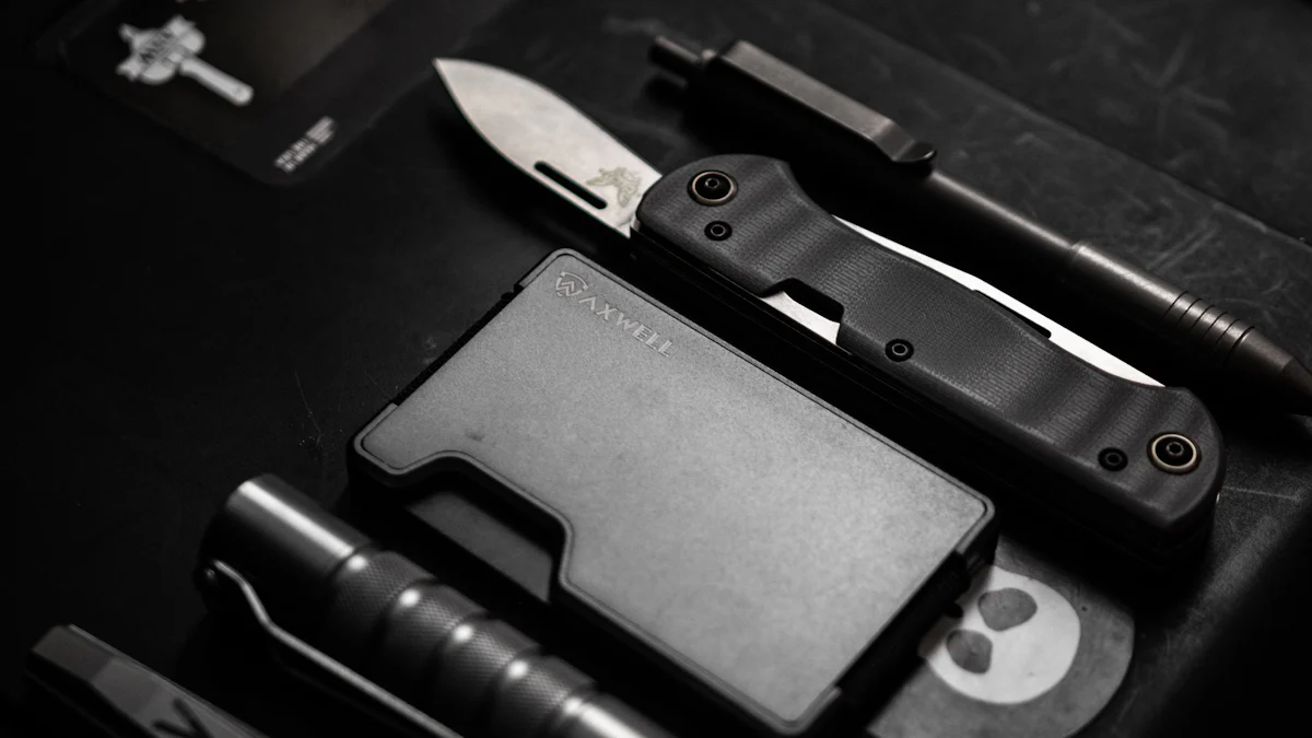 How to Choose Between Carrying a Flashlight or a Knife as Your EDC Tool