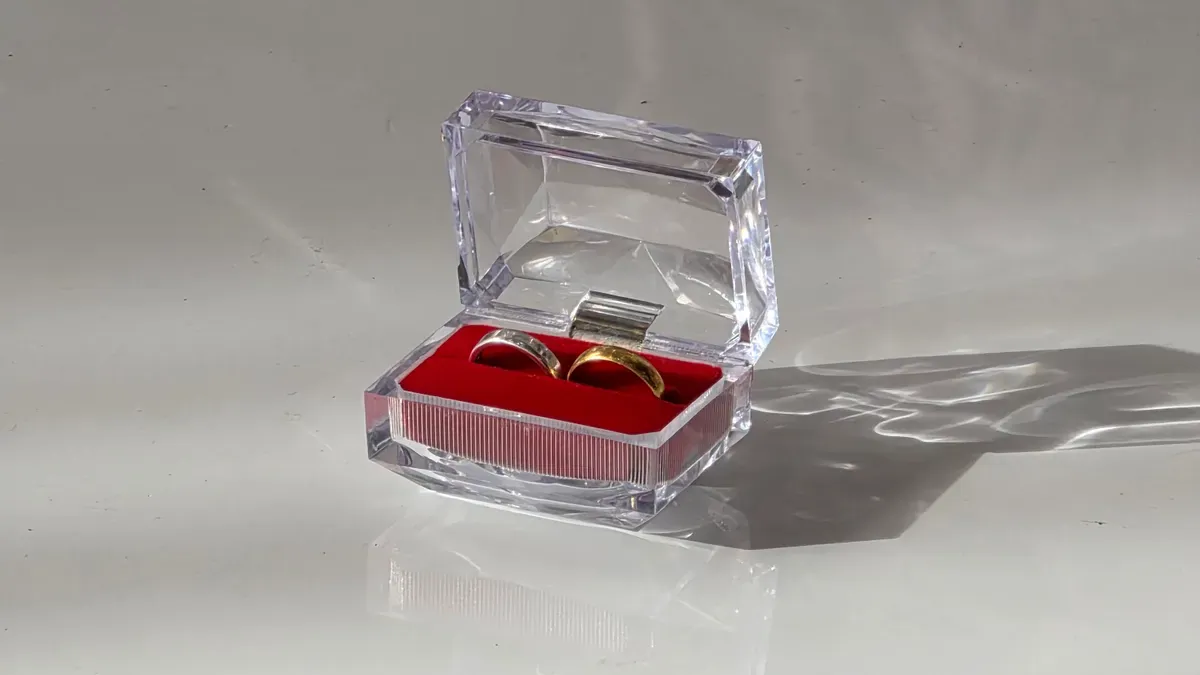 Cons of Transparent Plastic Jewelry Boxes