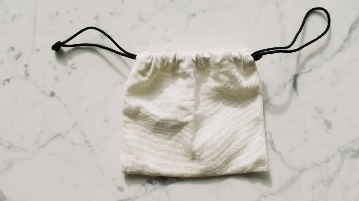 Superior Cushioning with a Thickened Velvet Drawstring Bag