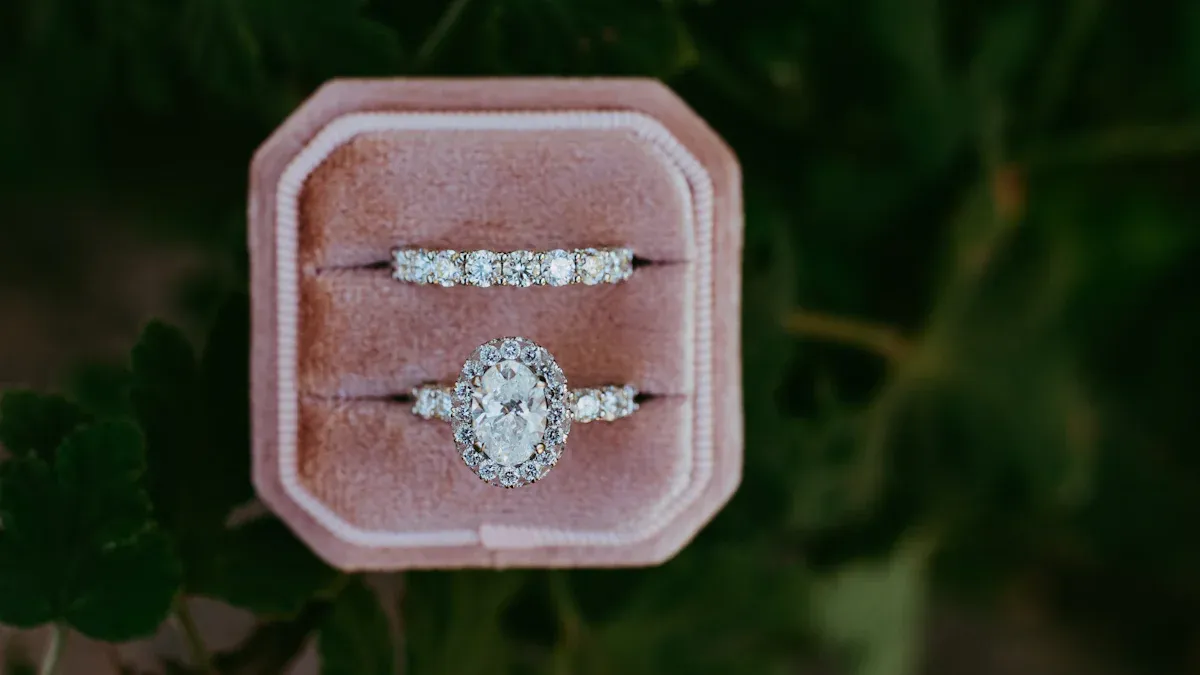 Velvet ring jewelry box overview