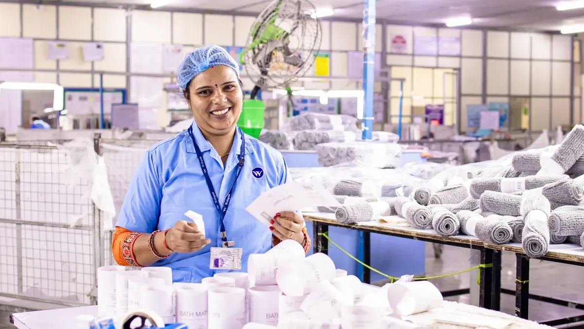 How to Choose the Right Acrylic Merch Manufacturer for Your Brand in 2026