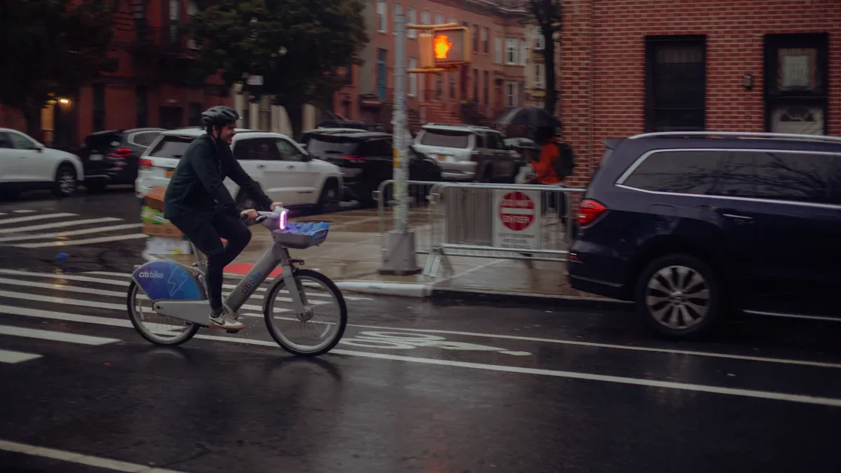 Sicher mit dem E-Bike bei Regen unterwegs