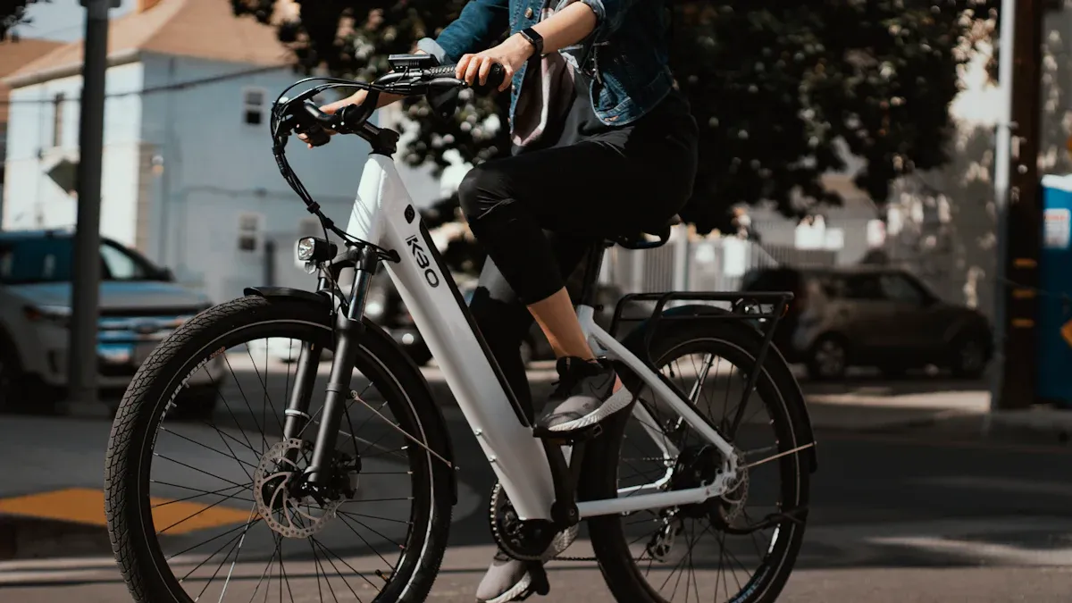 E bike cube herren: Vergleich der 2025 Modelle für städtisches und Trail-Fahren