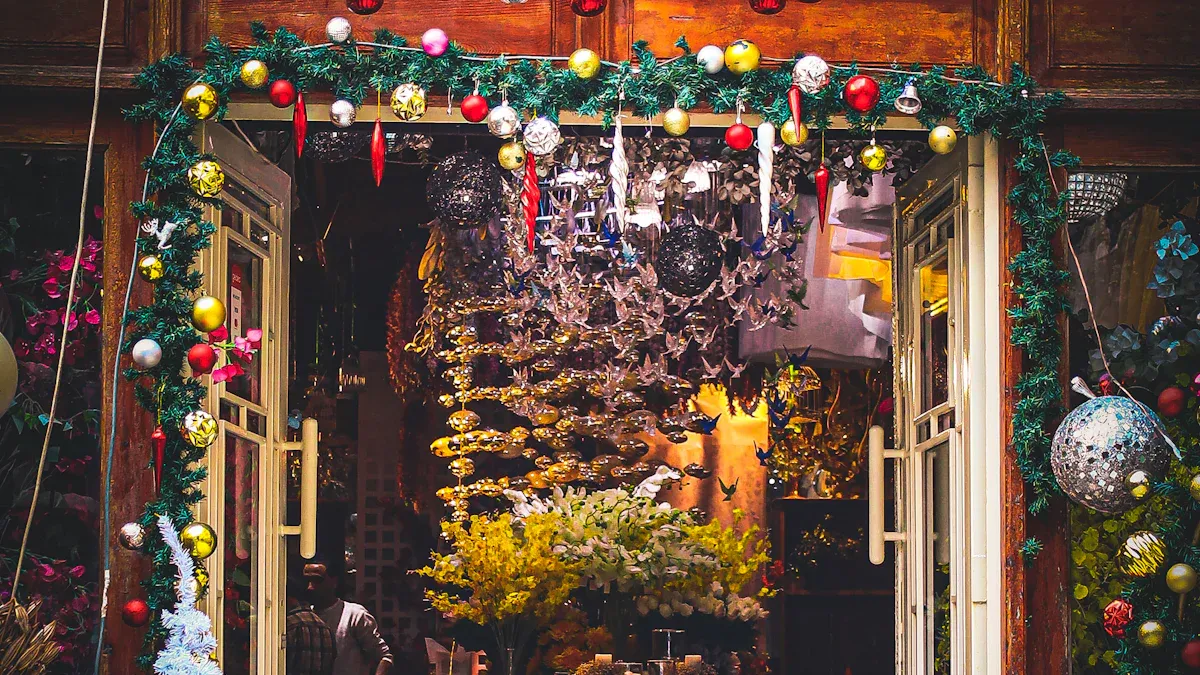 Window Display Tactics for the Holiday Season