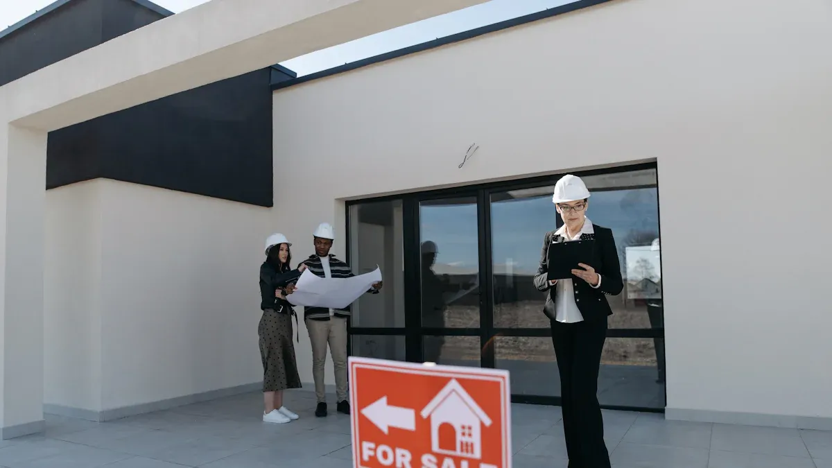 Effective Window Displays for Real Estate Agencies to Maximize Property Visibility and Engagement