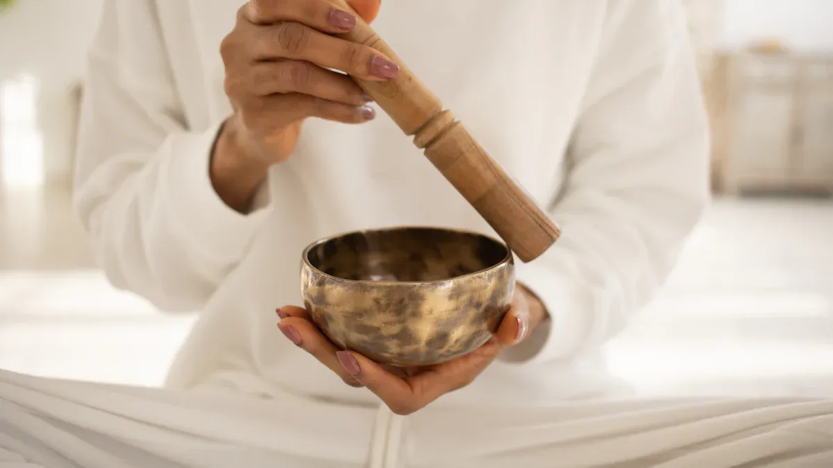 Qu'est-ce qu'un bol chantant ? L'outil fondamental de la guérison par le son