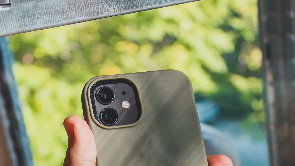 Mobile phone cases for the European market: Which material protects best?