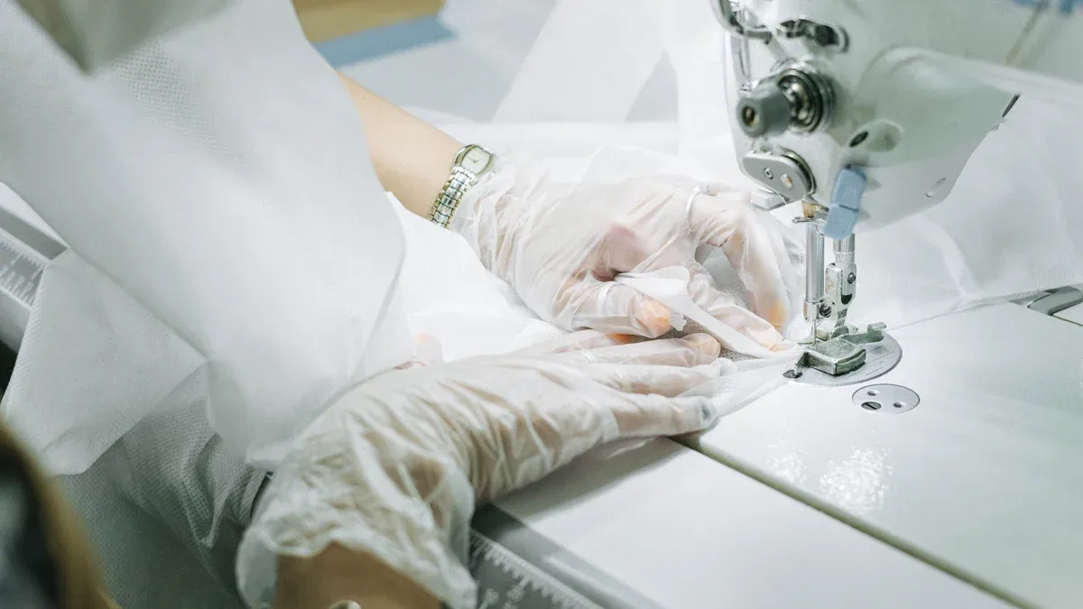 How to Choose Cleaning Gloves for Sensitive Skin