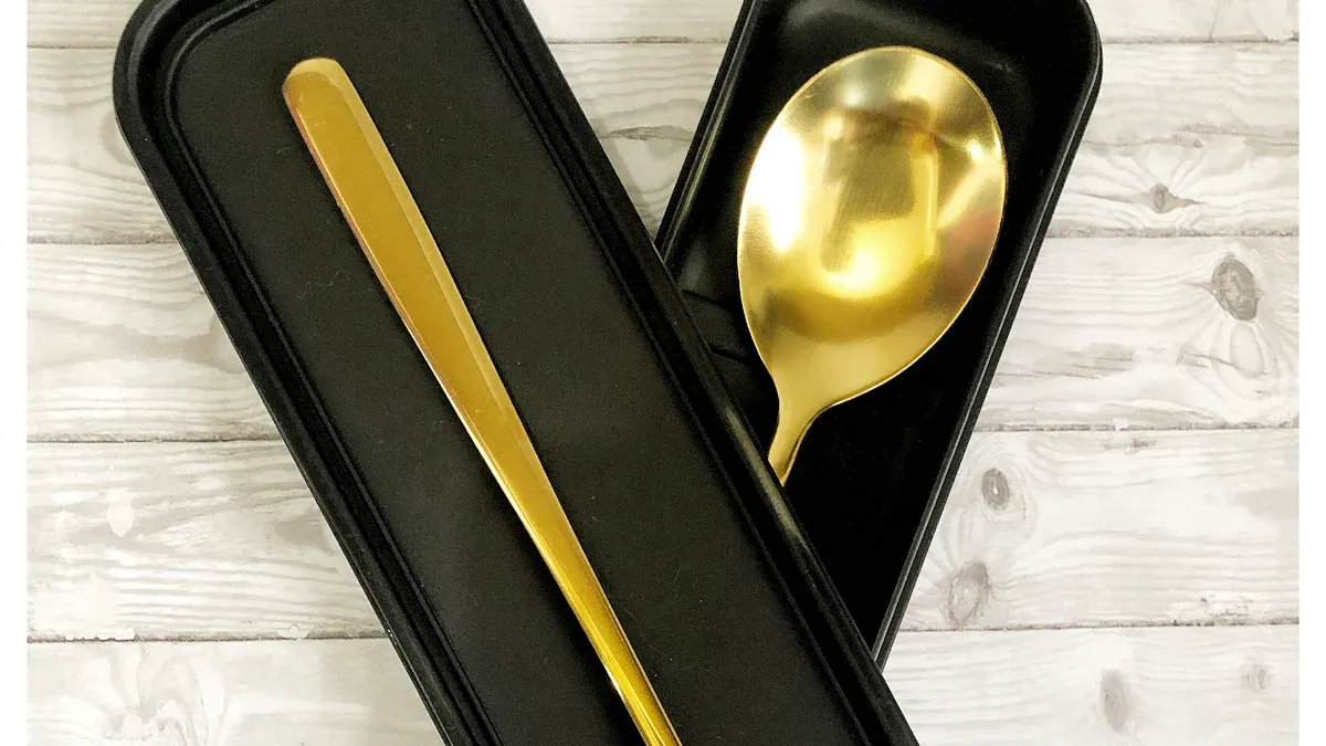 Element 3: Design in Gold Disposable Tableware Sets