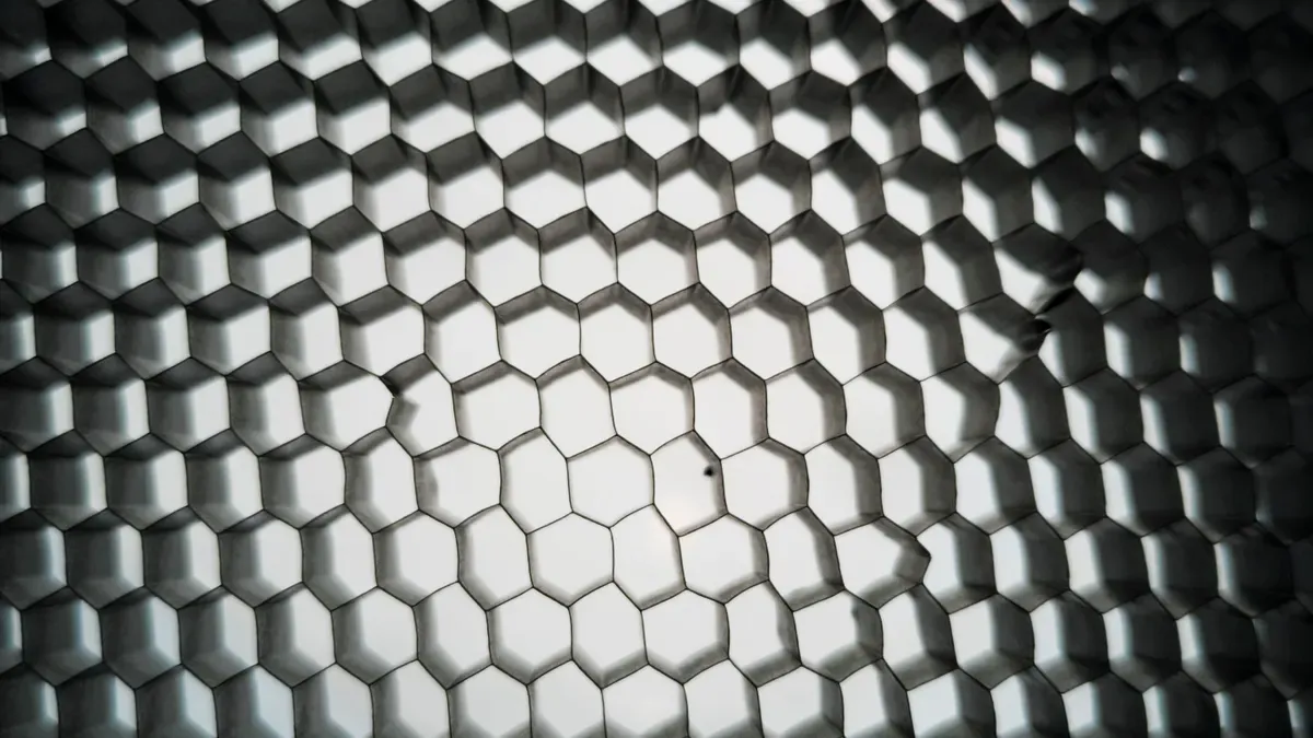 What are the top aluminum honeycomb panel manufacturers worldwide?