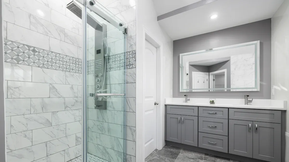 Options de personnalisation pour les parois de douche en verre