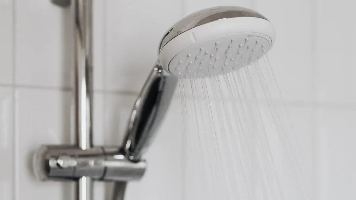 Sɛnea Ionic Handheld Shower Head Ma Nsu a Ɛyɛ Dwo