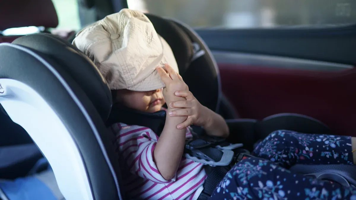 Regelefterlevnad och designanpassning för bakåtvända bilbarnstolar