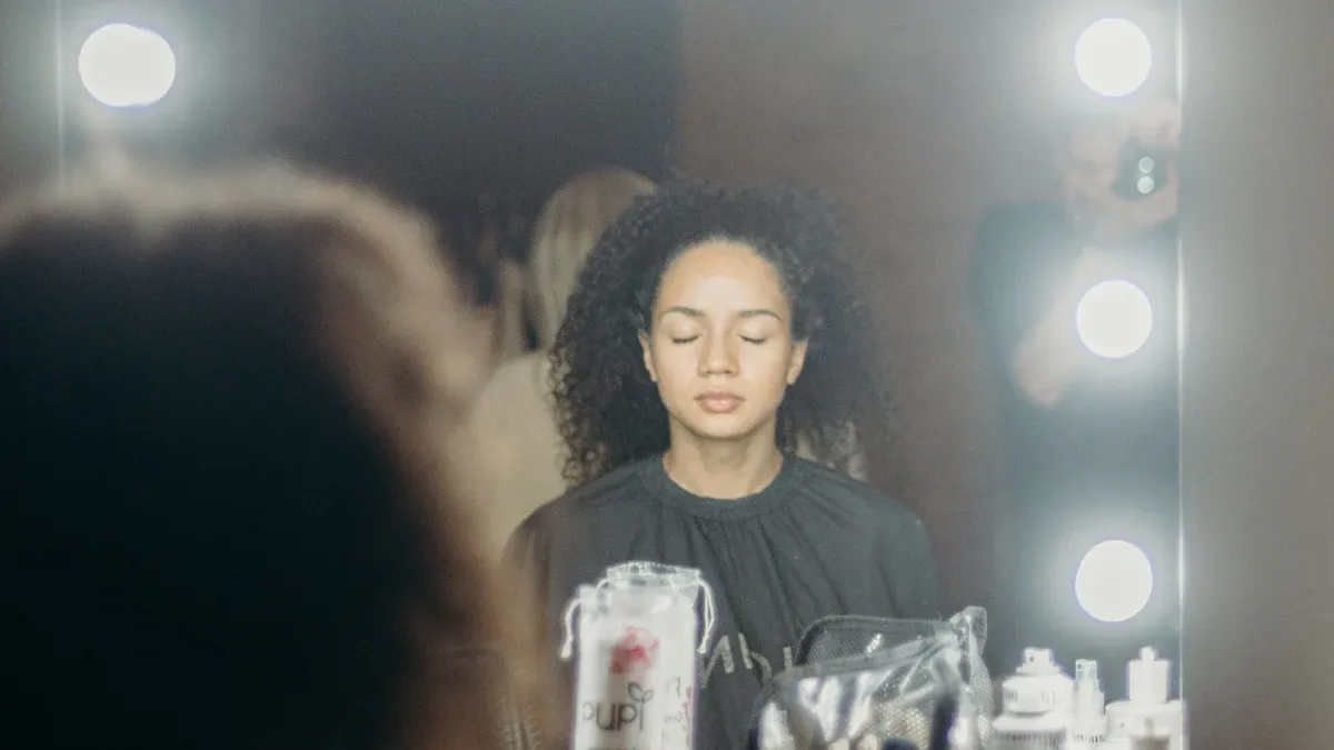 The Essential Role of an LED Dressing Mirror Light in Beauty