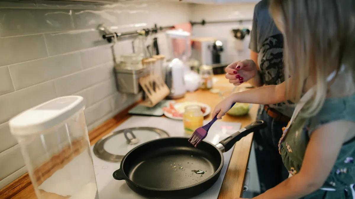 Cookware Long Handle Materials Compared