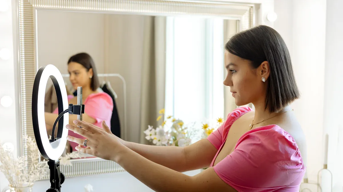 How to Evaluate Battery Powered Makeup Mirrors for Everyday Use