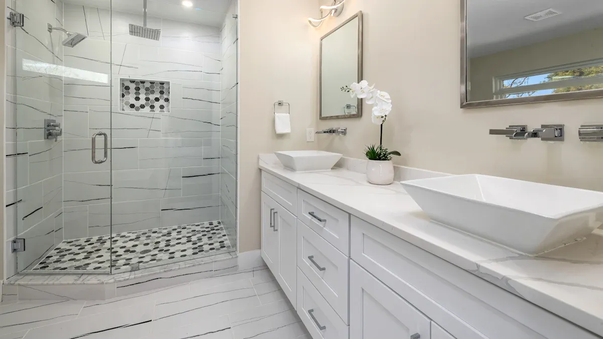 Hobetu bainugelako estiloa eta funtzionaltasuna dutxa-buru berriekin