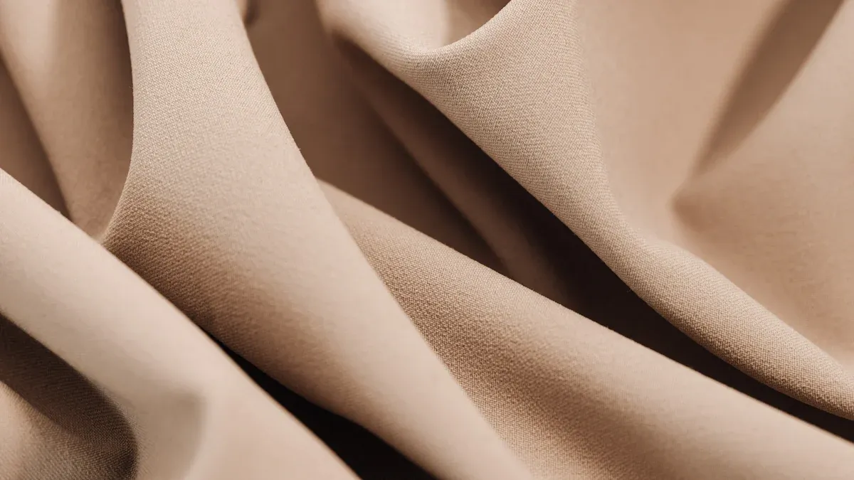 Drapp tal-Polyester Spandex Brushed: Gwida Komprensiva għall-Vantaġġi u l-Iżvantaġġi