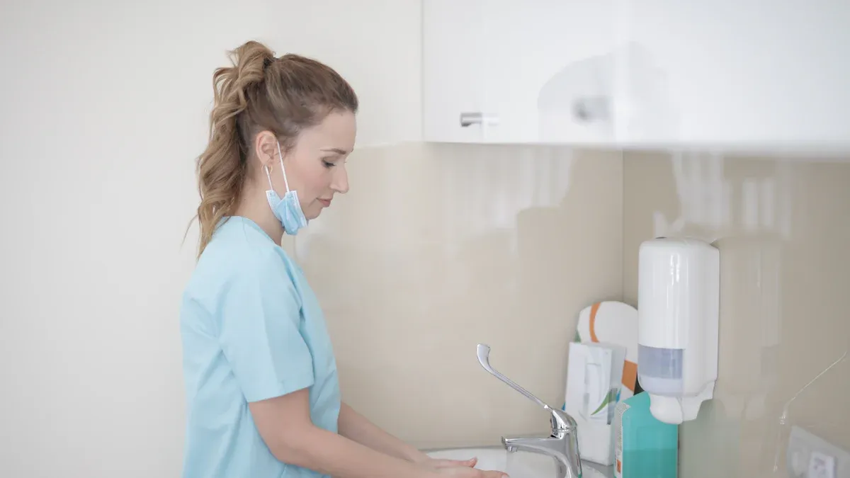 Perché i panni monouso in microfibra per mocio sono efficaci contro le infezioni nosocomiali