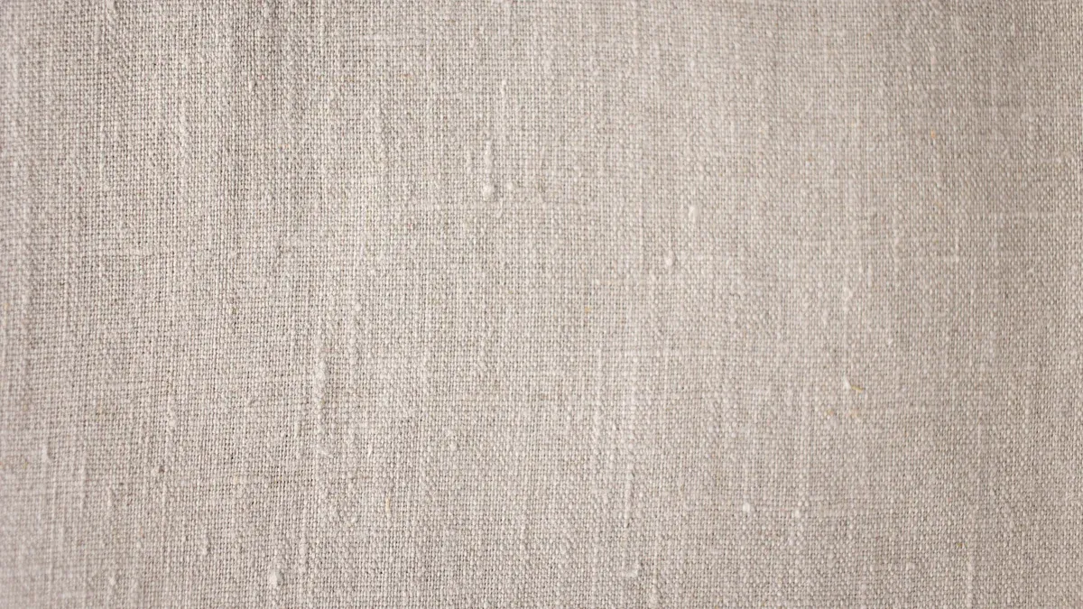 Cur Notae Professionales Altiores Normas in Textilibus pro Anno 2025 et Ultra Postulant