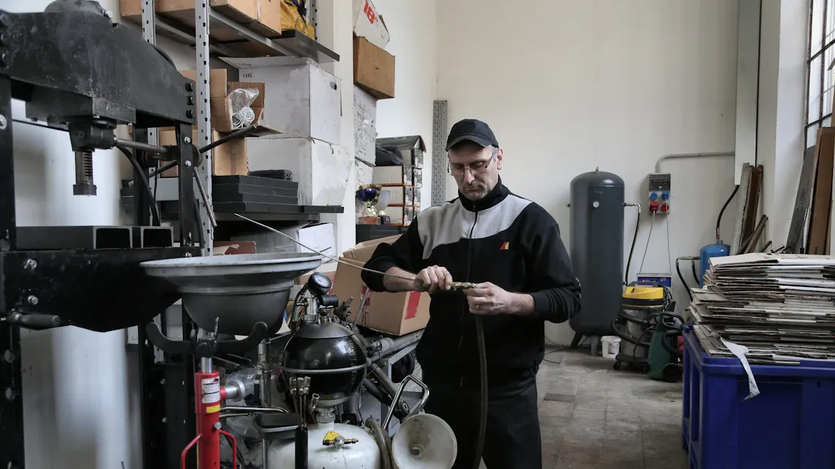 Operating the MARSHINE CP-800S Dual-Circuit Small Manual Hydraulic Pump