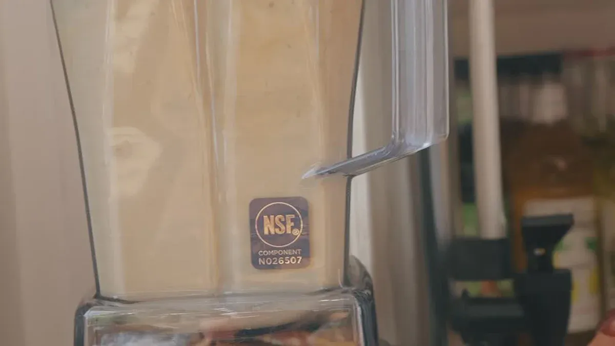 Mixing Innovation in a Leak-Proof Plastic Shaker Bottle