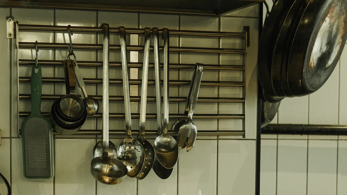 Elevating Cookware Why Handle Choice is Paramount for Suppliers in 2025