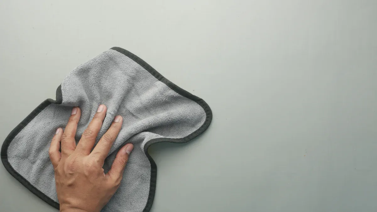 Mikrofiber Temizlik Bezi mi, Geleneksel Bezler mi?