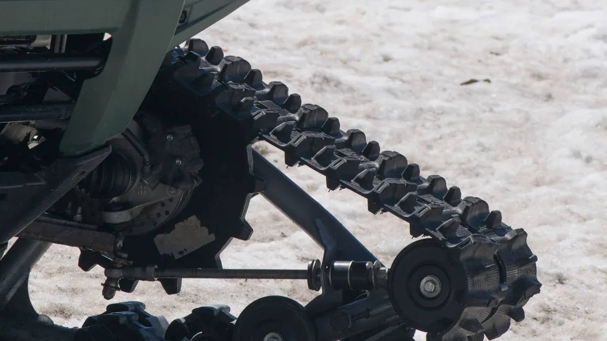 Cumu e piste di gomma per a neve minimizanu i danni à a superficia
