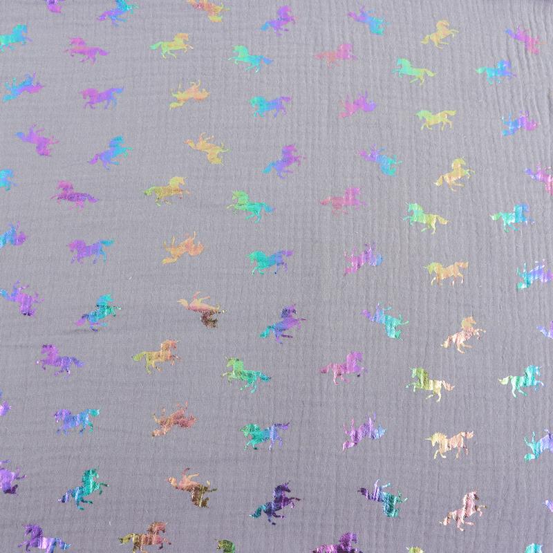 Techniques de coupe pour le tissu de gaze froissée 100 % coton