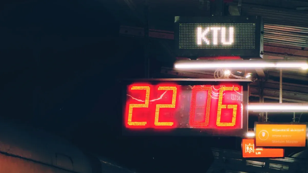 โทรศัพท์ AI และจุดบริการช่วยเหลือฉุกเฉินกำลังยกระดับโครงสร้างพื้นฐานทางรถไฟอย่างไร