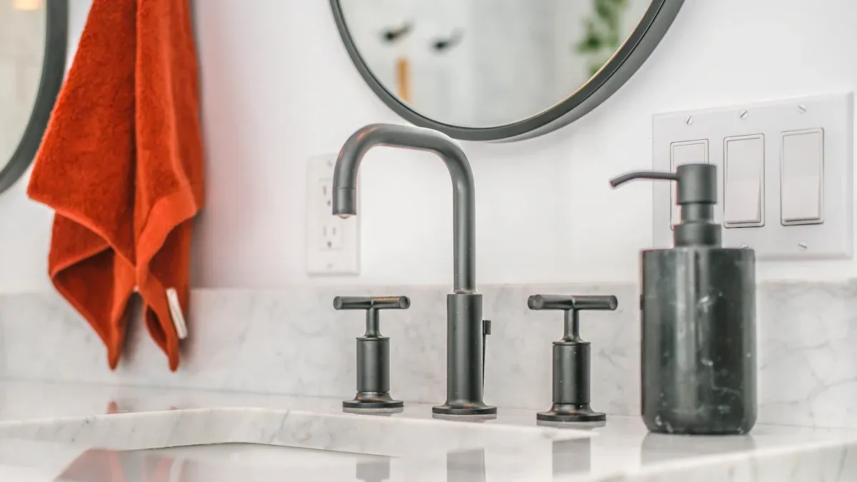 Comment le zingage protège les accessoires de salle de bain contre l'usure