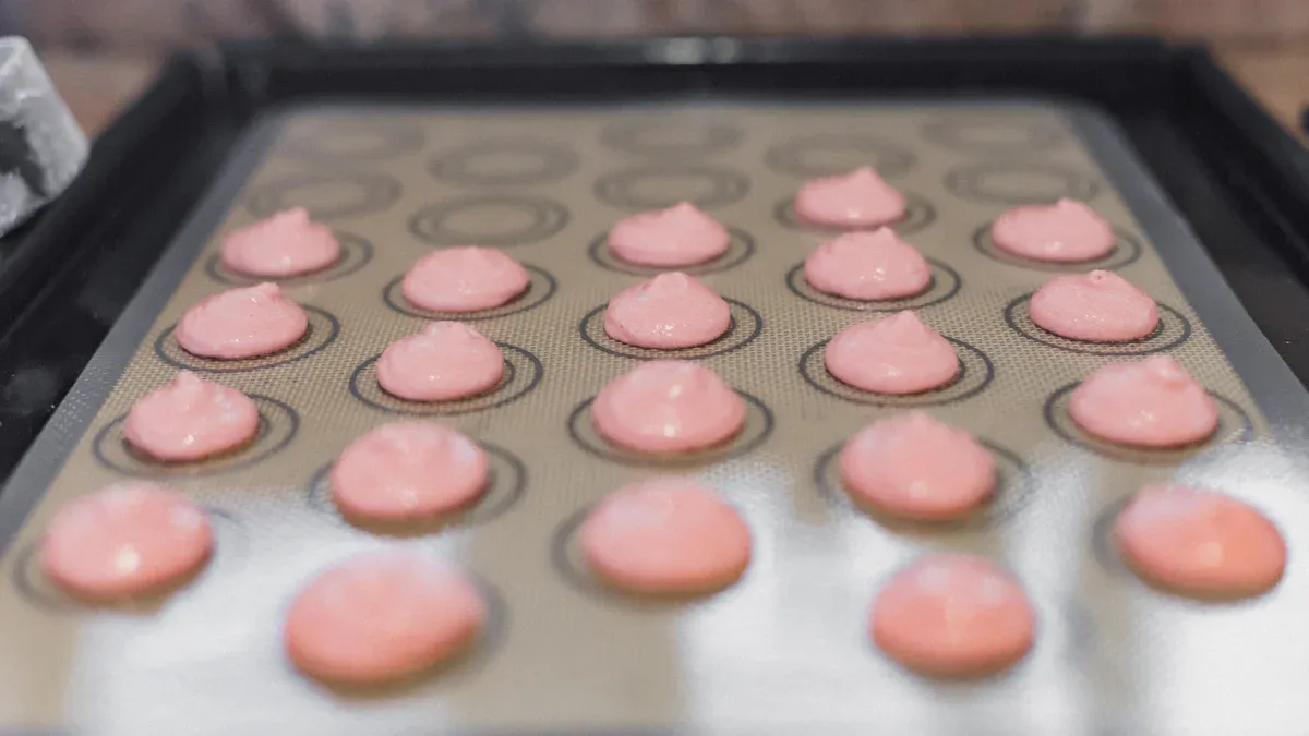 Silicone Microwave Baking Pans: Flexibility and Convenience