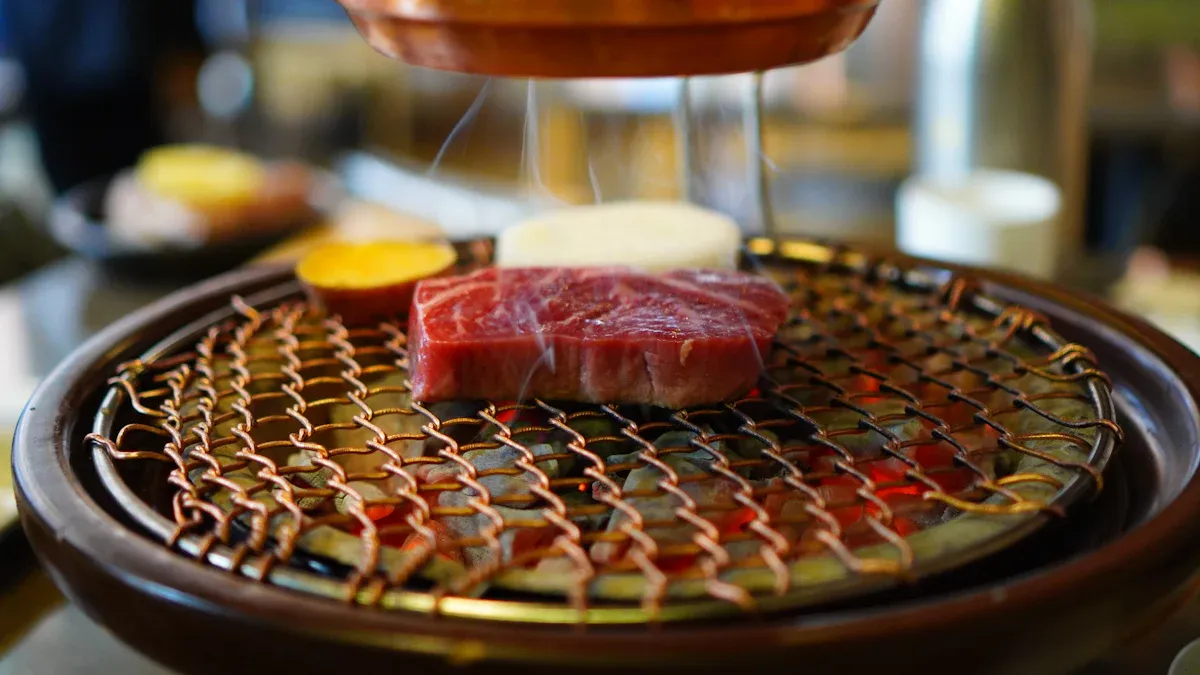 How Can an Open Kitchen Stay Fume-Free with a Smoke-Absorbing Lid?插图1 How a Smoke-Absorbing Pot Lid Stops Fumes at the Source