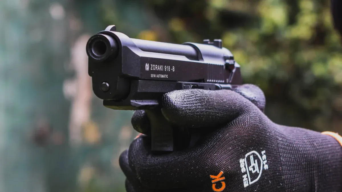 Geriausi biudžetą tausojantys raudonų taškų taikikliai su judesio aktyvinimu