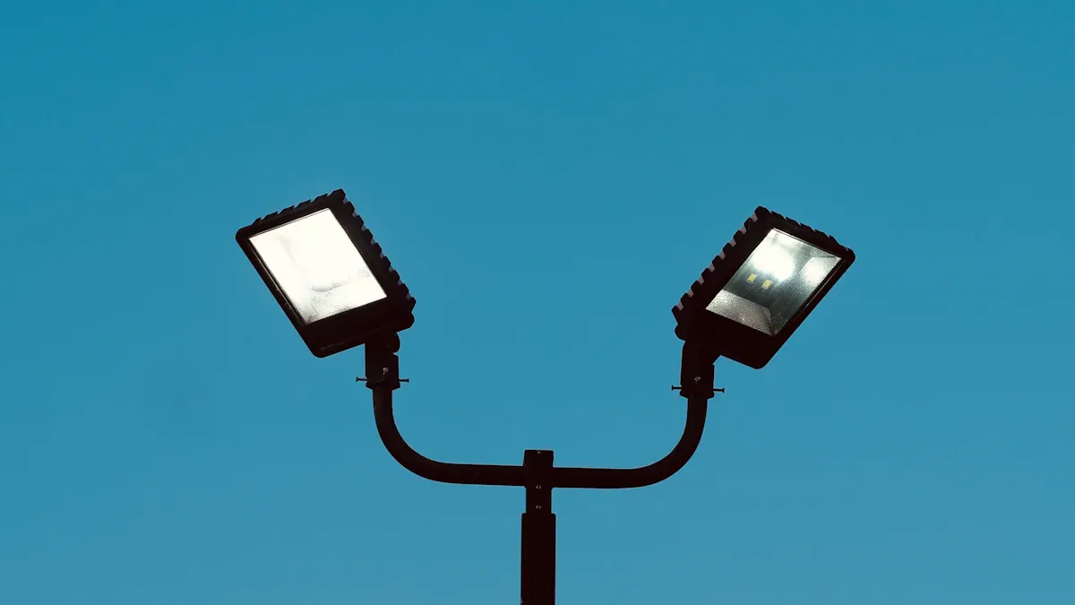Comparação direta: luminárias de rua LED da Leboda Lighting versus concorrentes