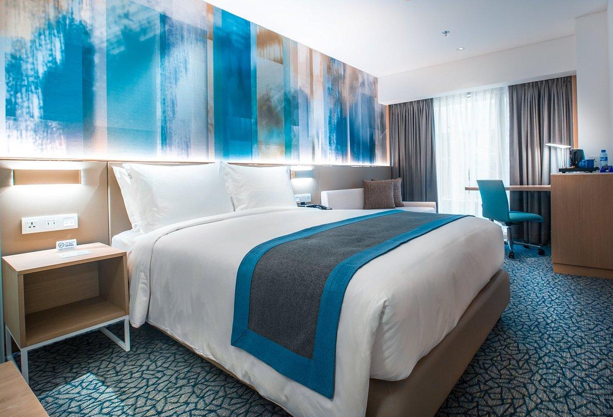 How Custom Case Goods for Holiday Inn Enhance Guest Experience