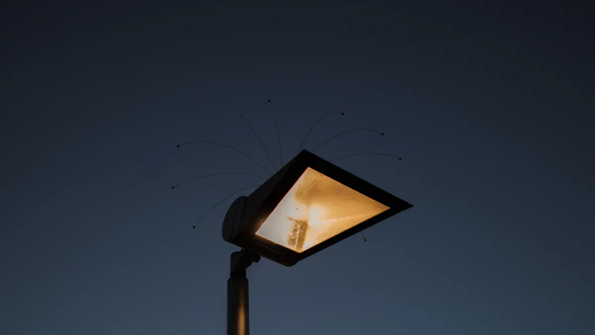 High Lumen Portable Red and Blue LED Solar Light for Outdoor Safety