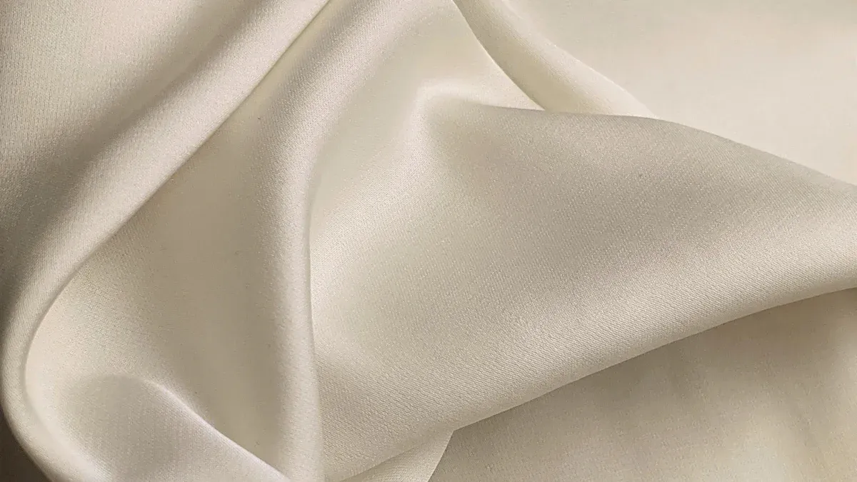 Nkag siab Mulberry Silk